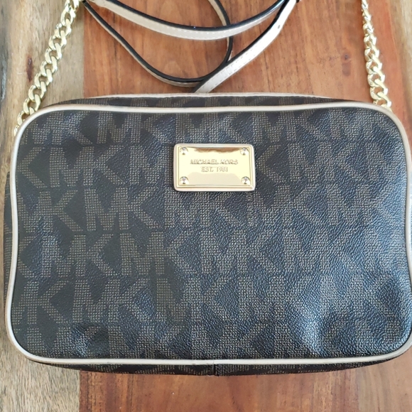Michael Kors Crossbody - Picture 3 of 8